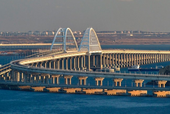 Арестович: чтобы разрушить Крымский мост, нужно нанести тактический ядерный удар