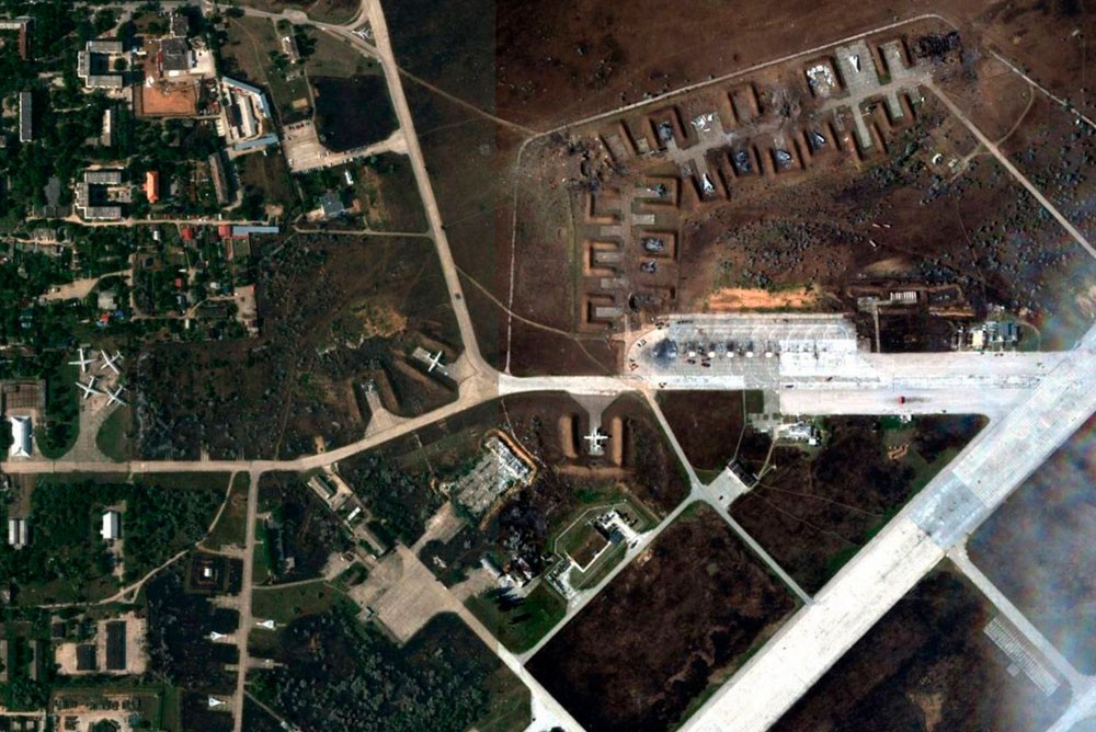 Спутниковый снимок разрушенного аэродрома "Саки" в Крыму