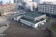Удар по отелю в Киеве, где находились военные специалисты попал на видео