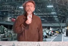 Сергей Шнуров поёт матерную песню о состоянии российской экономики