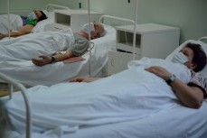 Больничная палата с пациентами