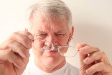 Американские ученые создали капли, которые спасают от ухудшения зрения с возрастом
