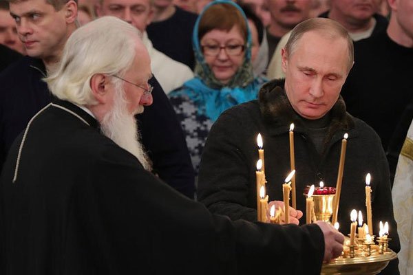 Президент России в Спасском соборе Свято-Юрьева монастыря.