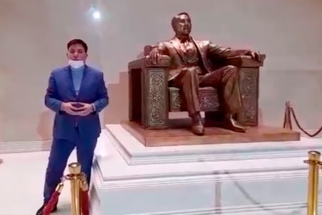 Демонтаж статуи Назарбаева в Национальном музее Казахстана оказался фейком местного журналиста