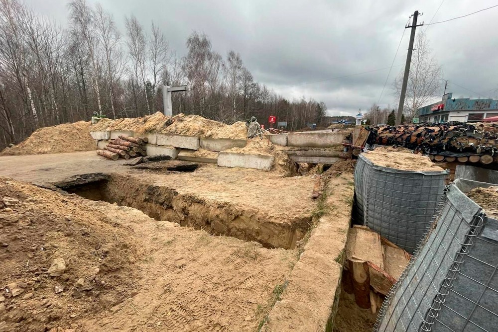 Украина копает рвы на границе в Белоруссией