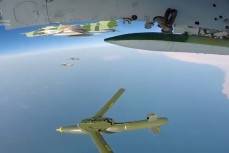 Опубликовано видео применения планирующих бомб Yasin с иранских Су-22