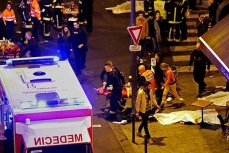 Нападение террористов на рок-кафе в Париже.