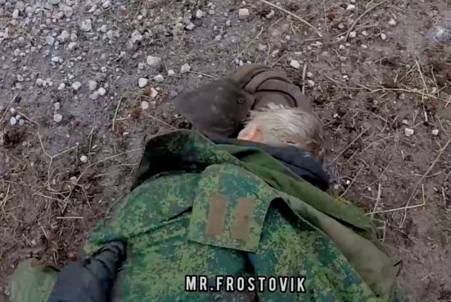 Освобожденный российской властью нацист Фрост сразу опубликовал видео, на котором убивает раненного российского танкиста