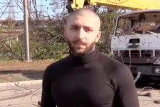 Азовец Касаткин обещавший изнасиловать детей Кадырова доставлен в Грозный