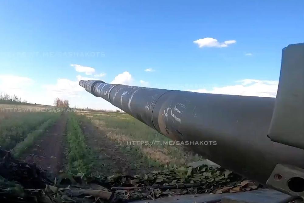 Мощное видео работы российского танка под градом FPV-дронов