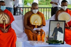 На Шри-Ланке от короны умер создатель "зелья" от коронавируса