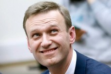Оппозиционного политика Алексея Навального из медикаментозной комы
