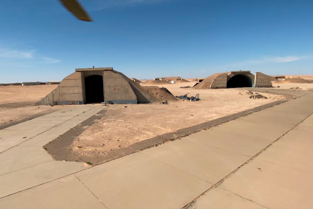 Ангары для самолетов в секретной базе Каддафи в Сахаре