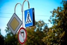 Для дорожных знаков появится больше запретов
