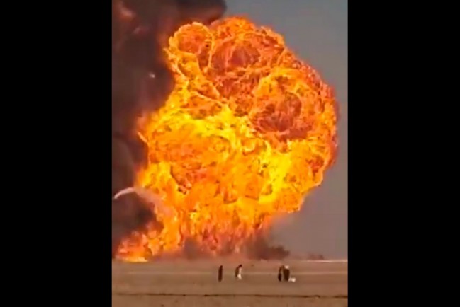 Эпичный взрыв бензовозов на пограничном переходе в провинции Герат между Афганистаном и Ираном.
