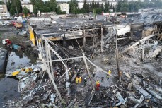 Нерабочий торговый центр в Кременчуге загорелся после детонации боеприпасов НАТО 