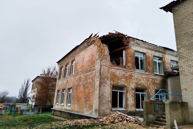 Разрушенная школа в посёлке Кумачово после удара HIMARS