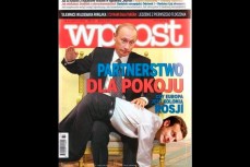 На обложке польского издания Путин бьёт по попе Макрона