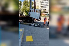 Подготовка к 9 мая по-украински: в Днепре демонтировали стелу «площадь Жукова» на бульваре Победы