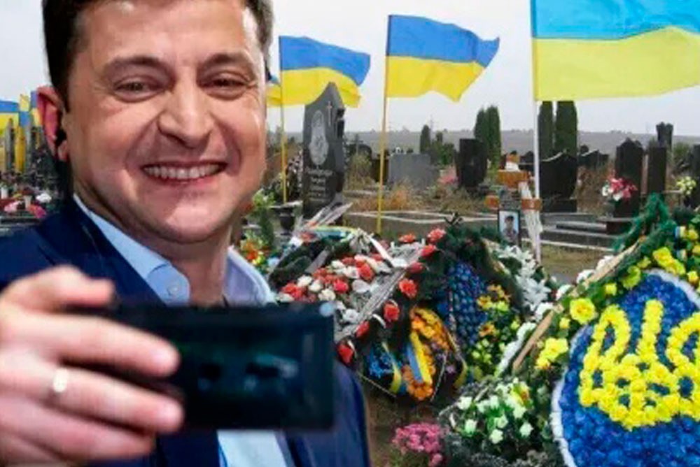 Зеленский делает селфи на фоне могил украинских солдат