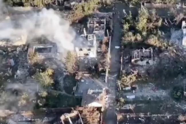 Русский штурмовик уничтожил дом с украинскими боевиками, забросив противотанковую мину