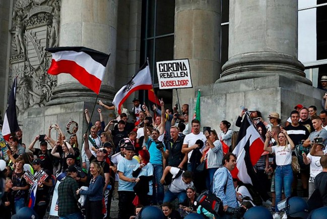 В Берлине протестующие штурмовали Рейхстаг