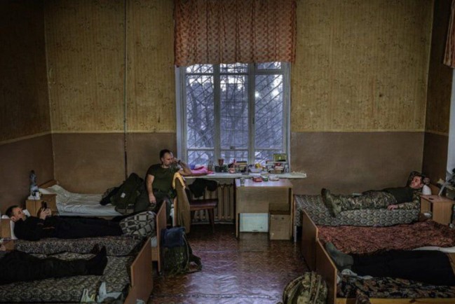 New York Times: Многие украинские военные после фронта едут в Киевскую психушку