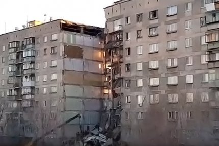 Обрушившийся подъезд 10-этажного дома в Магнитогорске