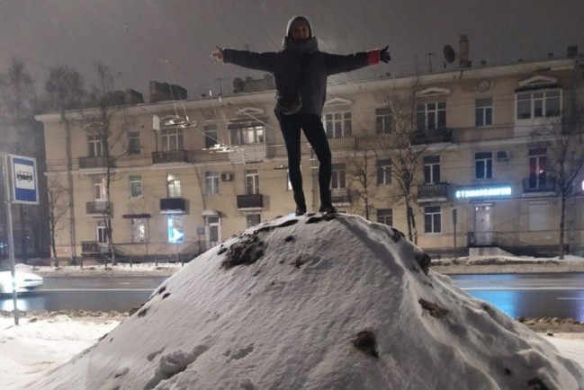 Жители Петербурга запустили конкурс на фото с «кучами Беглова»
