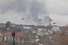 Боевые действия под Гостомелем (Киевская область) с участием вертолетов попали на видео