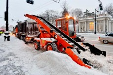 Смольный похвастался новой снегоуборочной техникой на фоне нехватки специалистов