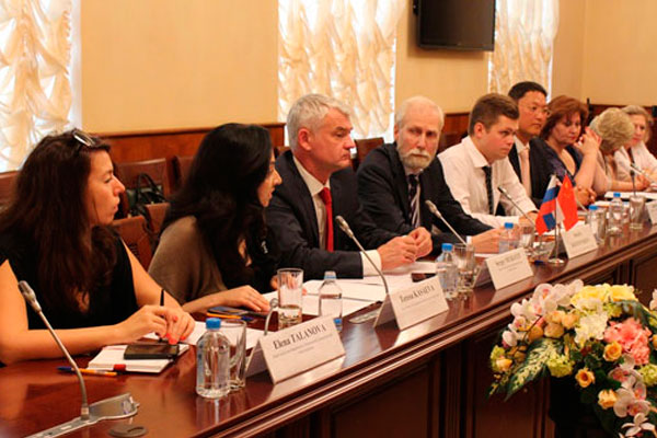 Заместитель Министра здравоохранения Дмитрий Костенников встретился с делегацией Китайской народной республики