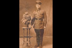 Мой дед в молодости. Иван Стебельский. Сразу после окончания артиллерийского училища в 1938 году