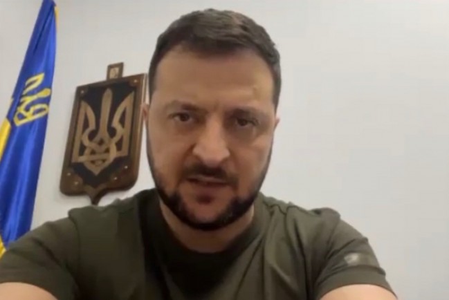 Зеленский признал капитуляцию боевиков с "Азовстали"