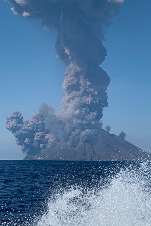 Извержение вулкана Стромболи 