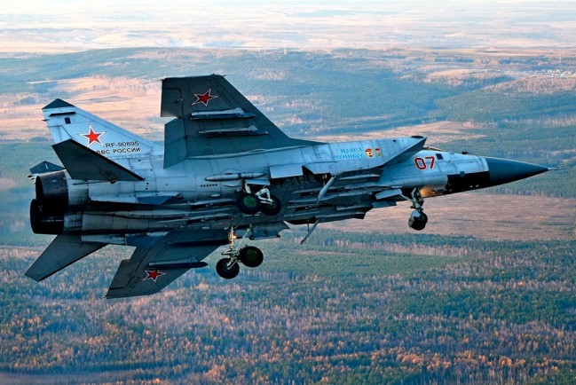 В Москве планируют показать на параде Победы неизвестную версию истребителя МиГ-31