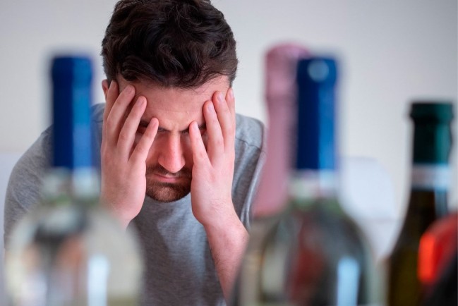Алкоголизм: причины и симптомы