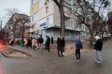 В Киеве паника, жители столицы штурмуют магазины, аптеки и банки