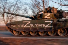 Уникальные кадры танковой дуэли: российские танкисты уничтожили украинский экипаж