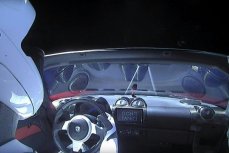Roadster Tesla в космосе
