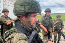 Контрактникам в несколько раз снизили единовременные выплаты