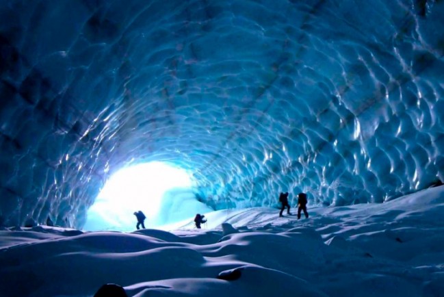 Гигантские тоннели в Антарктиде