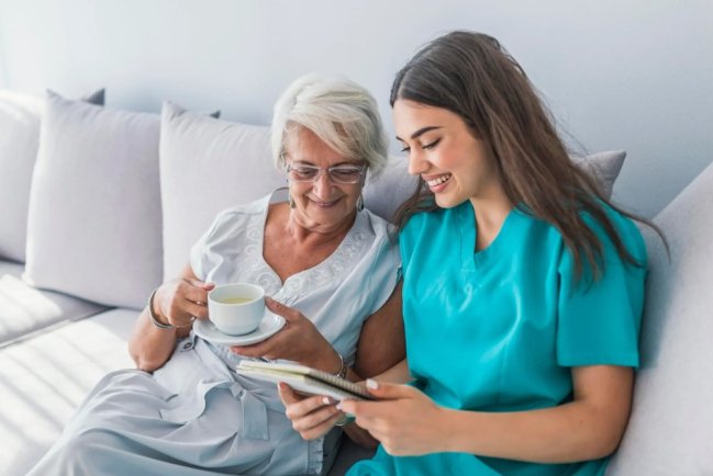 Кто такая приходящая сиделка и в каких случаях она нужна