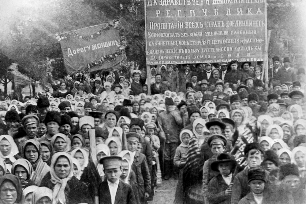 Демонстрация за права женщин в советской России