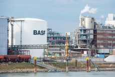 Крупнейший в мире химзавод в Германии - концерн BASF предупредил о катастрофе в случае прекращения подачи российского газа
