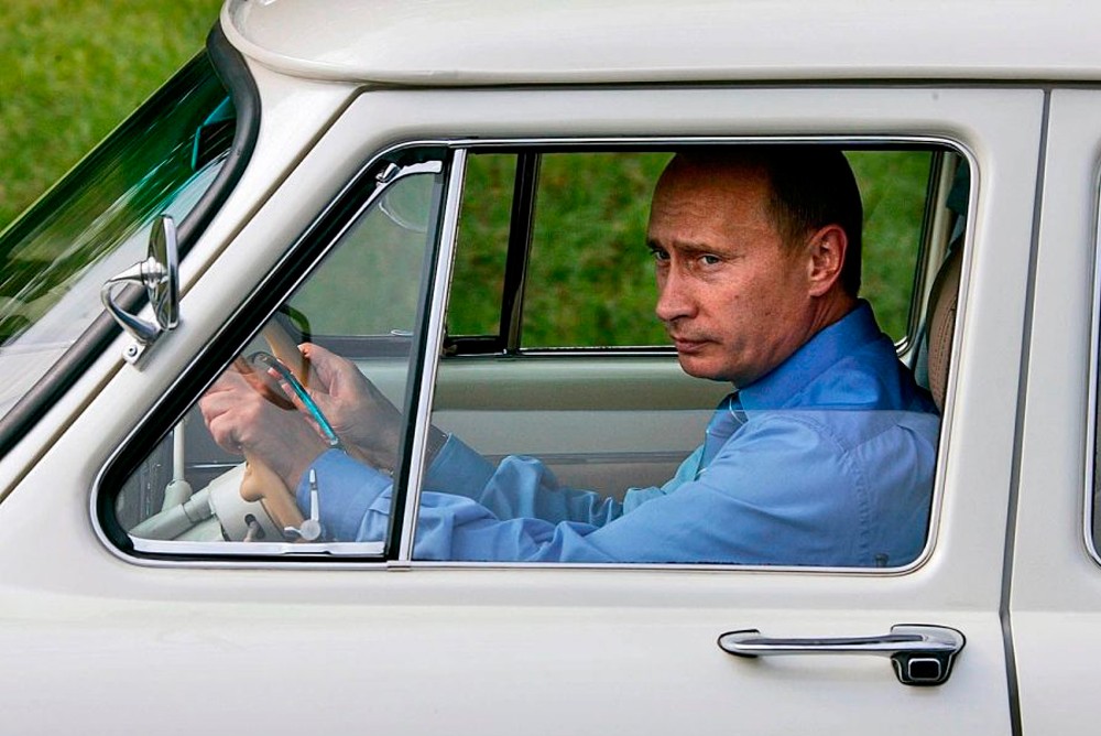 Путин в 90-е годы подрабатывал таксистом