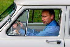 Путин в 90-е годы подрабатывал таксистом