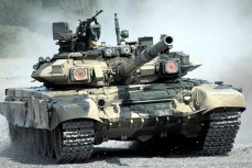 Российские танки вполне устойчивы в бою, они маневренны и терпят удары артиллерии ВСУ