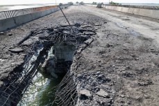 Чонгарский мост с повреждениями
