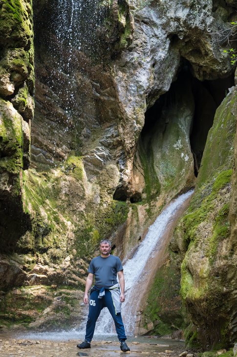 Фрол Тарновский на водопаде «Грот Высоцкого» - самый красивый из всех Гебиусских водопадов